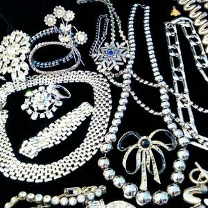 LARGE LOT VINTAGE JEWELRY